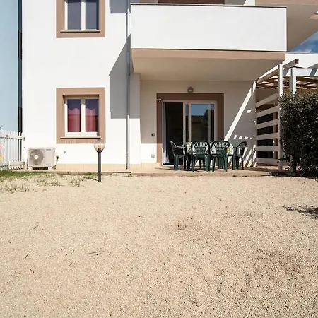 Simple Holiday In With Shared Swimming Pool Ferienhaus *