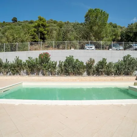 Ferienhaus Simple Holiday In With Shared Swimming Pool *