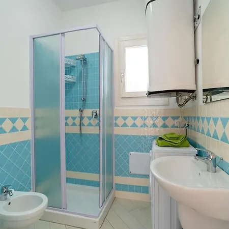Simple Holiday In With Shared Swimming Pool *